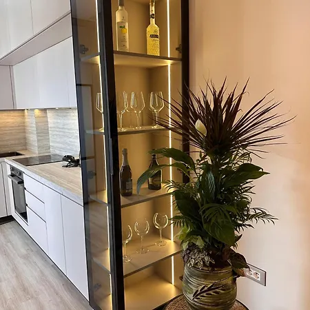 Modern 3 Min From Lungomare Apartment Vlore