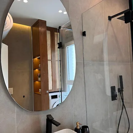 Modern 3 Min From Lungomare Apartment Vlore